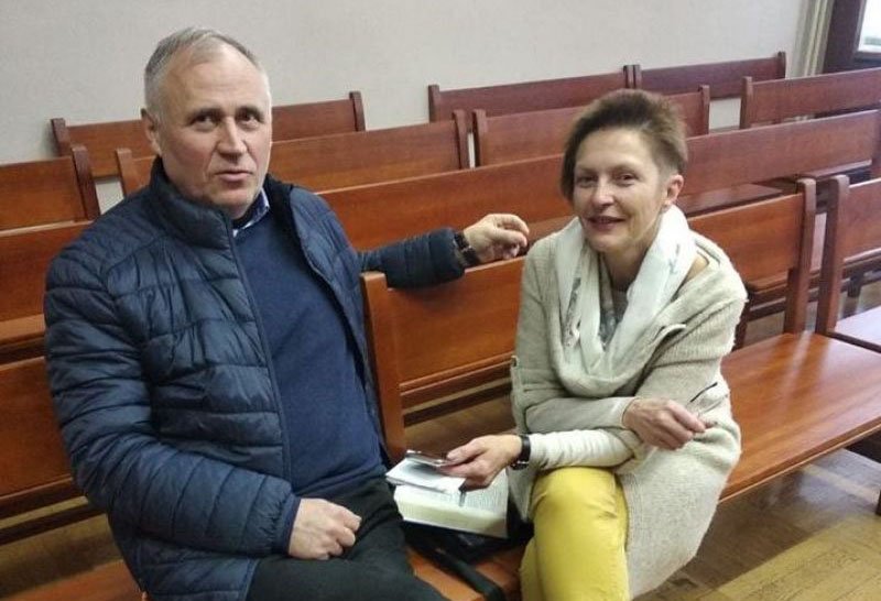 Мікола Статкевіч і Марына Адамовіч у судзе, 9 красавіка. Фота Сяргея Спарыша
